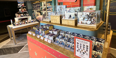 【USJ】イルミネーション・シアター・ストアはどんなお店？シンググッズのお店ではなくなった？取り扱いを紹介