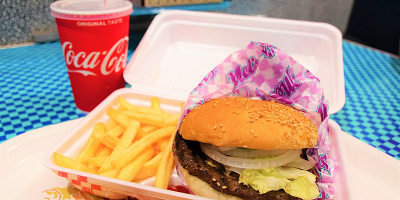 【2019】USJのおすすめ食べ歩きフード11選！人気のスイーツやピザがたくさん！買う時の注意点も