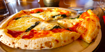 【ディズニーシー】ピザメニュー全種まとめ！食レポ＆値段を徹底解説！販売場所も！