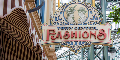 【洋服】ディズニーランドのタウンセンターファッションを攻略！カチューシャ、Tシャツ、パーカーも♪