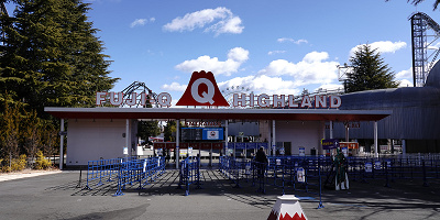 【雨の富士急ハイランド】楽しみ方まとめ！雨でも乗れるアトラクション、混雑、おすすめの服装を解説！