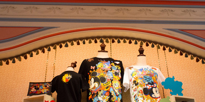 【2018】ディズニーのパークデザイングッズ21選！Tシャツ＆ キャップ・文房具！キッズ・ベビー向けも！