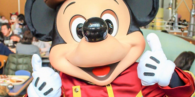 ディズニーシーでキャラクターと写真が撮れる場所8選！グリーティングスポット＆キャラに会えるレストラン