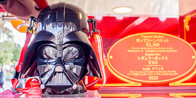 【12/1～】ディズニーランド限定スター・ウォーズフードメニュー！ダース・ベイダーのポップコーンバケットが登場！