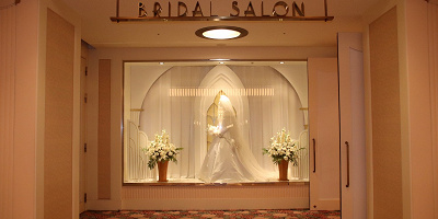 【解説】アンバサダーホテルの結婚式まとめ！プラン＆費用！ディズニープリンセスのドレスが着られる