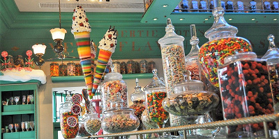 【USJ】ハニーデュークスのお菓子20選！百味ビーンズや蛙チョコレートが人気！味や値段も紹介