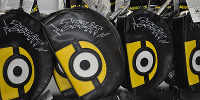 【USJ】ミニオンの筆箱11選！サイズ・デザインが豊富、パークで買えるミニオンの文房具も紹介