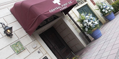 ディズニーランド＆シーの救護室の場所は？救護室でしてもらえることまとめ！取扱医薬品も！