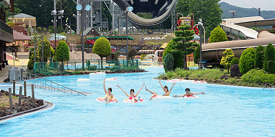 【2020】サマーランドの徹底解説！営業時間・料金・アクセスまとめ！アトラクション＆プールの種類も！