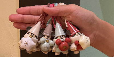 【2025年11月最新】ディズニーガチャガチャ全種類の販売場所を地図付き解説！レアなキーチェーンやエコバッグをゲットしよう