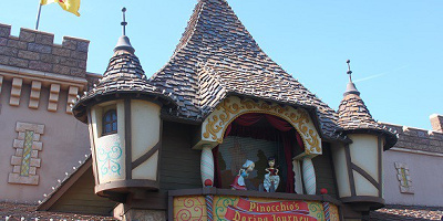 【ピノキオの冒険旅行】ディズニーランドのアトラクション！おもしろ演出・ストーリー・怖さレベルを解説！