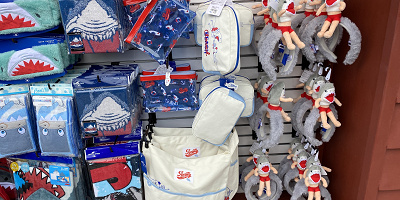 【2022年】USJのジョーズグッズ92選！話題のサメ人間グッズも！お土産お菓子や雑貨まとめ♪