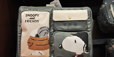 【2020秋冬】USJの新着スヌーピーグッズ16選！パソコンケースや猫のファーロンの新グッズも登場