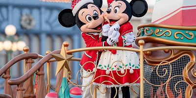 【2024】ディズニーで買えるクリスマスプレゼントまとめ！性別・年代別のおすすめをご紹介♪