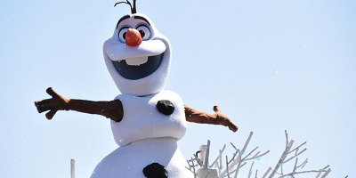 【アナと雪の女王 オラフの生まれた日】”アナ雪の裏側”を描く短編！あらすじや声優、見どころまとめ！