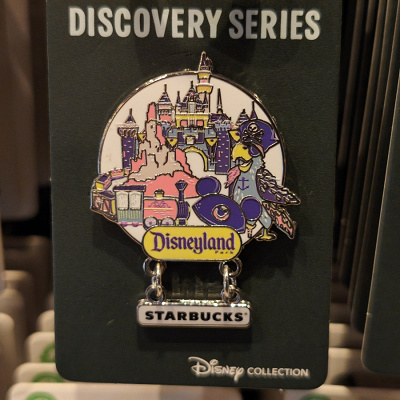 アナハイムディズニーのピンバッジ：パークモチーフ　スターバックスボード付