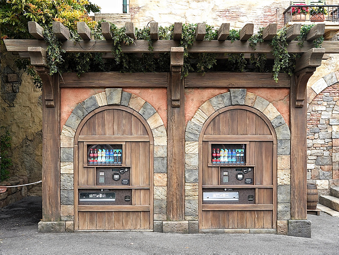 ディズニーシーの自販機 パーク内は4ヶ所のみ 購入できるペットボトル飲料まとめ