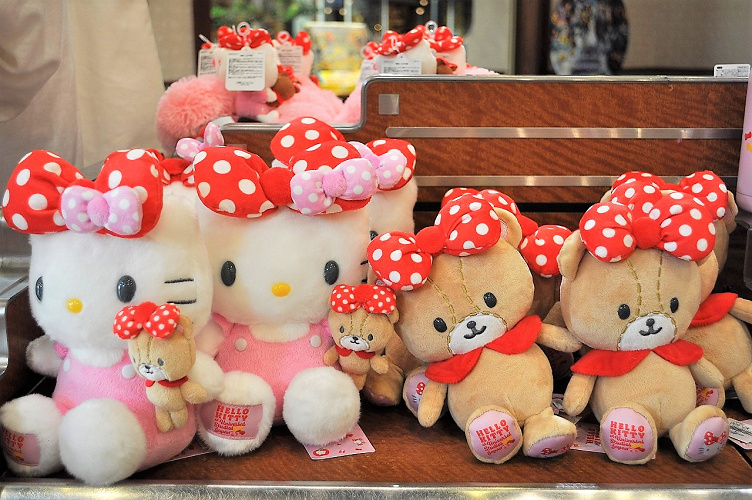 19 Usjハローキティのバレンタイングッズ22選 Love Kittyシリーズの値段と販売