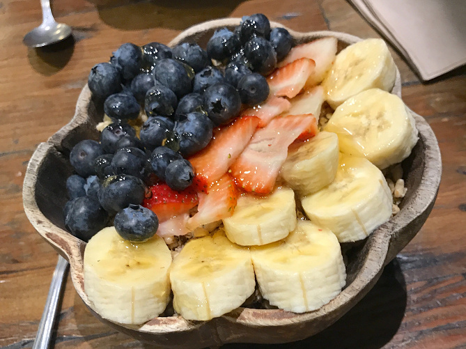 【ハワイ】ホノルル周辺のおすすめカフェ！アサイーボウル、パンケーキ、スタバの限定メニューも紹介！