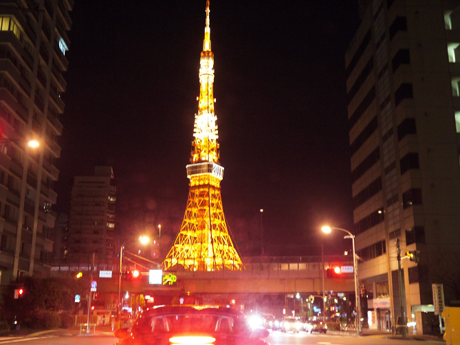 【東京タワー】600段の外階段をのぼってメインデッキへ！風を感じられてスリル満点！