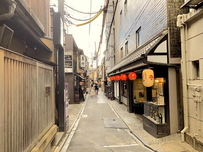 【京都】先斗町（ぽんとちょう）の魅力を紹介！裏路地グルメ、アクセス、おすすめスポットまとめ