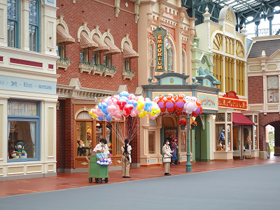 ディズニーランドが空いている時期を解説 閑散期や梅雨 イベントの谷間は狙い目