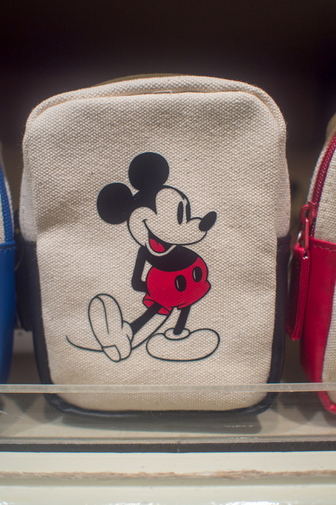 22 ディズニーのポーチ22選 プリンセス ダッフィーなどがお土産に人気