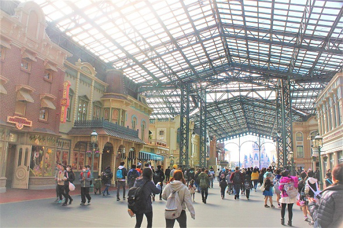 ディズニー風船 ミッキーシェイプのカラフルバルーンが登場 ディズニーランド シーで発売中