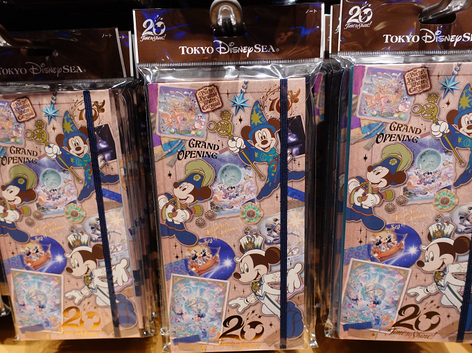 11 1発売 ディズニーシー周年グッズ14選 年間の思い出がデザインされたお土産まとめ