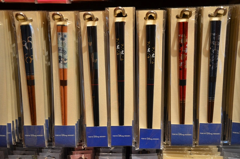 ディズニーのお箸 箸置き13選 カラトリーセットや菜箸もラインナップ 販売場所 種類まとめ