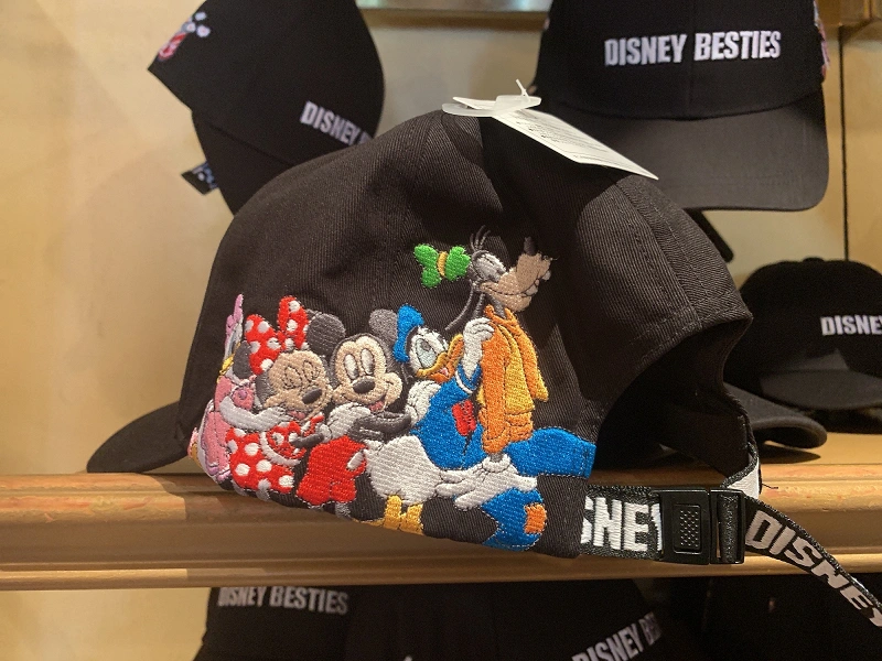 最新 22年ディズニーキャップまとめ ポンポン付きやミッキー レトロデザインも