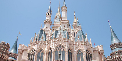 ディズニーリゾート・アンバサダーまとめ!ウォルト・ディズニーの代役?歴代の親善大使も紹介!