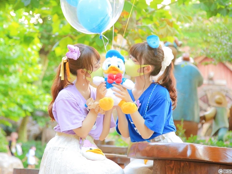 ディズニーに行くときのおすすめの服装は 季節 シーン別のポイントを紹介 ディズニーに行くときのおすすめの服装は 季節 シーン別のポイントを紹介