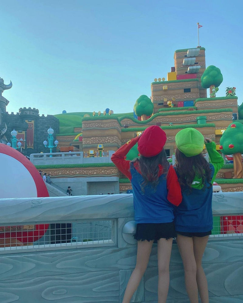 マリオの双子コーデ マリオ ルイージの双子コーデ 後ろ姿 キャステル Castel ディズニー情報