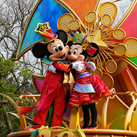 ディズニーランドのデイパレード「ハーモニーインカラー」完全ガイド!登場キャラクターや鑑賞方法まとめ