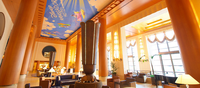 ディズニー謎解きプログラム アンバサダーホテルで開催 記念グッズ スペシャルランチ グリーティングも