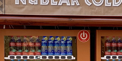 【裏技】ユニバの自販機はCokeON(コークオン)対応!安くお得に飲み物を買う方法を紹介!