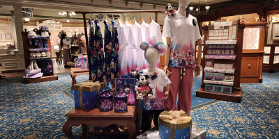 【香港ディズニー20周年グッズ】ミッキー&フレンズ・グランドセレブレーショングッズ全61種まとめ!カラフルなお土産の値段と販売場所