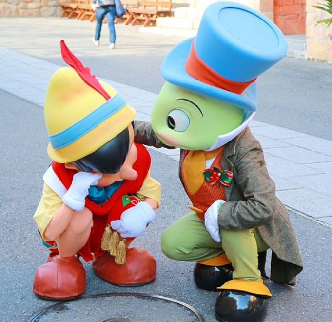 ジミニー クリケット ピノキオに登場するコオロギ ディズニーで会える場所は