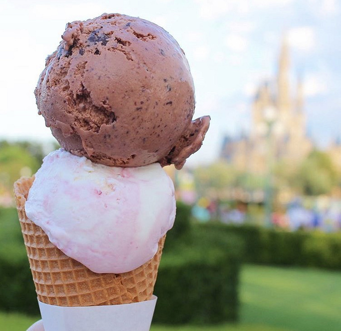 ディズニーランドのアイス専門店 アイスクリームコーンのメニュー 値段まとめ おすすめの組み合わせも