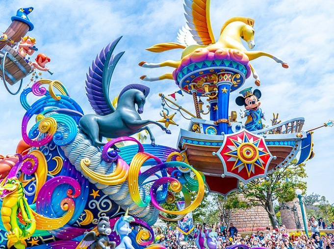 18 夏休みのディズニーの暑さ対策の持ち物 楽しみ方 7月 8月のディズニー混雑予想まとめ