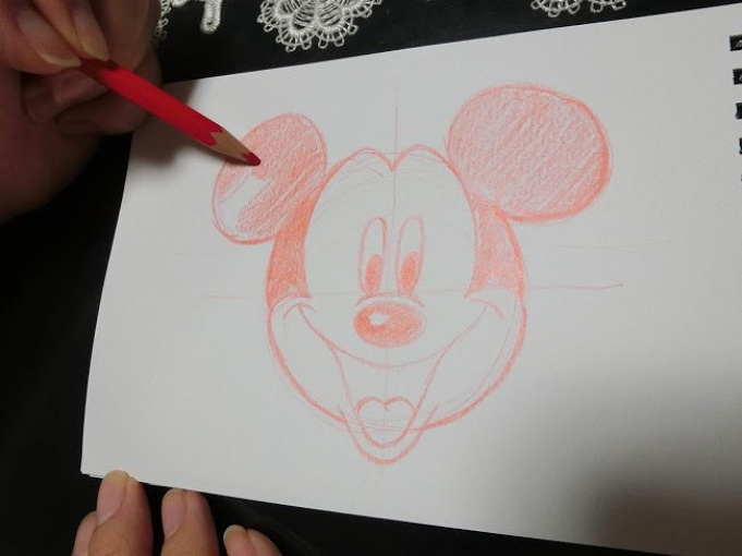 画像で解説 ミッキーの書き方 正面と横顔のミッキーを上手に書く方法 画像で解説 ミッキーの書き方 正面と横顔のミッキーを上手に書く方法