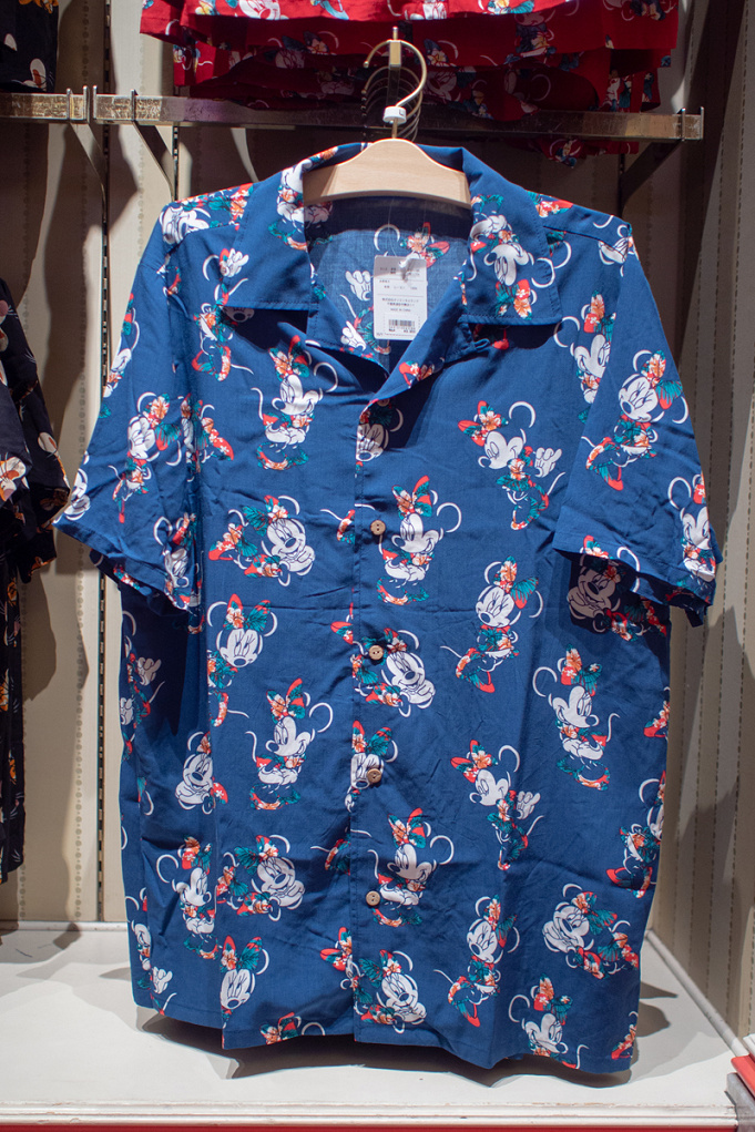 夏 ディズニーアロハシャツコーデ15選 夏におすすめの服装 パークで買えるアイテムも
