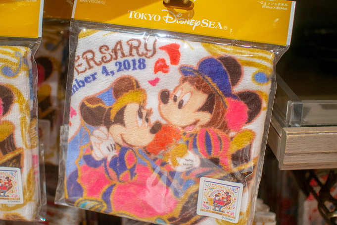 9 3発売 ディズニーシー17周年グッズ30選 メディテレーニアンハーバーデザインのtシャツ 雑貨