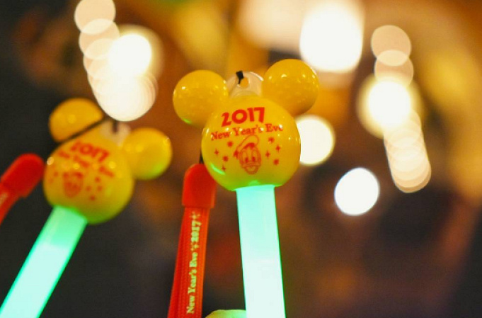 年越しディズニー 深夜から朝まで2つのパークを楽しめる