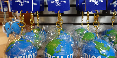 【USJ】キーホルダー&ストラップのお土産まとめ!人気のポケモン、マリオ、エルモ・ミニオン・スヌーピー