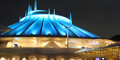 スペースマウンテンを攻略!ファストパスのコツを掴んで待ち時間を短く☆