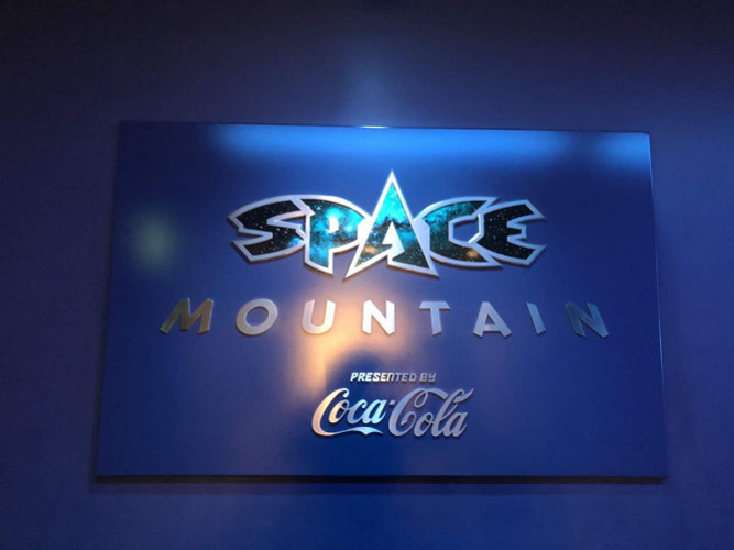 必見 スペースマウンテンはどれだけ怖い 速度 浮遊感 怖くない方法 都市伝説も 必見 スペースマウンテンはどれだけ怖い 速度 浮遊感 怖くない方法 都市伝説も