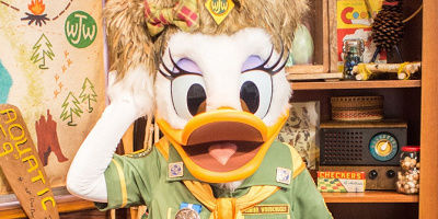 【必見】デイジー徹底解説!ディズニーで会える場所・声・プロフィール!コスプレ・服に注目!