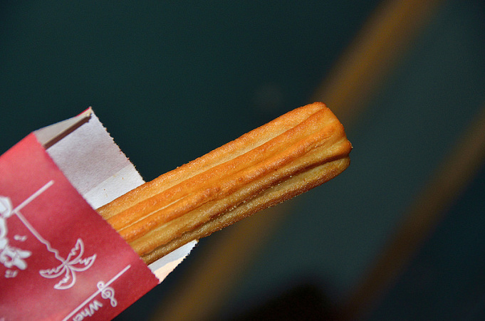 食べ歩き ディズニーシーのおすすめチュロスとおやつ10選 販売場所と味 値段をご紹介